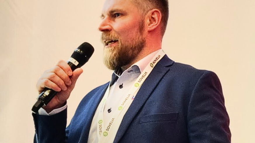Juhani Hovi, Lumon
